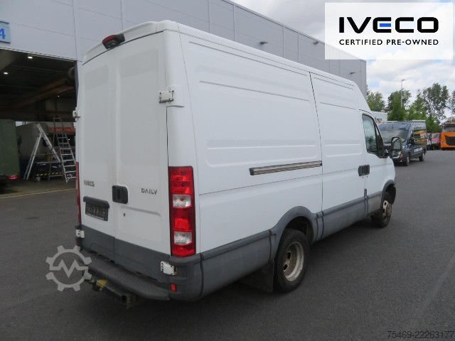 ऊंची छत वाली वैन IVECO 35C17V/P