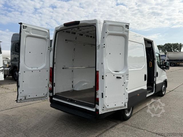 पैनल वैन IVECO 35S16V Klima / Radio / PDC