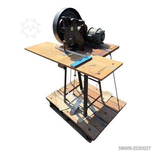 Punzonadora de pedal Constantin Hang 103 LOK con accionamiento eléctrico Wykrawarka nożna Constantin Hang 103 LOK z napędem elektrycznym Wykrawarka nożna Constantin Hang 103 LOK z napędem elektrycznym