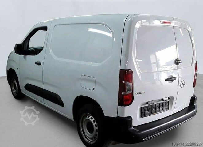 Pallbíll OPEL Combo E Cargo Basis # erst 7 tkm # Würth Regale