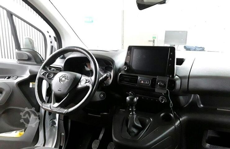 Pallbíll OPEL Combo E Cargo Basis # erst 7 tkm # Würth Regale