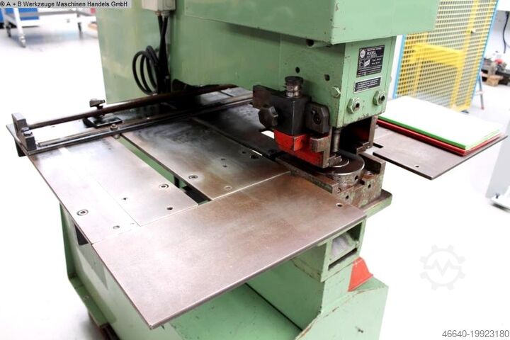 เจาะรู MUHR & BENDER KLH 300/610