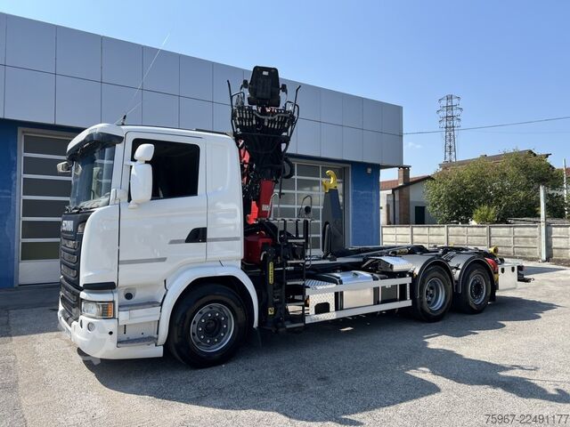 क्रेन के साथ स्कार्रबिल ट्रक SCANIA G490