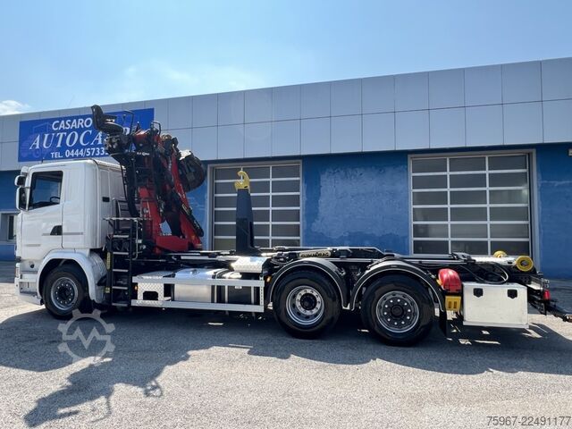 क्रेन के साथ स्कार्रबिल ट्रक SCANIA G490