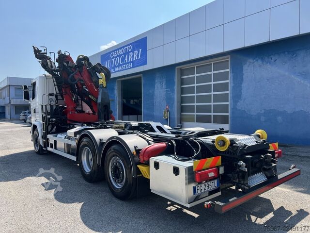 क्रेन के साथ स्कार्रबिल ट्रक SCANIA G490