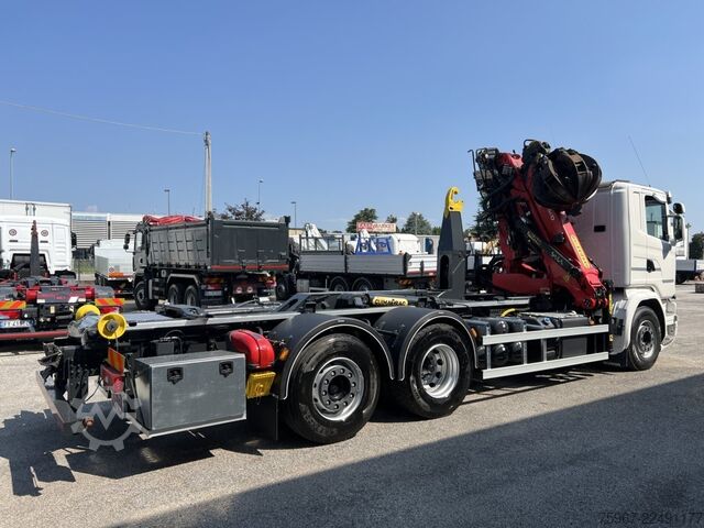 क्रेन के साथ स्कार्रबिल ट्रक SCANIA G490