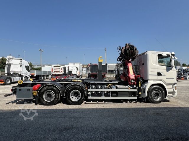 क्रेन के साथ स्कार्रबिल ट्रक SCANIA G490