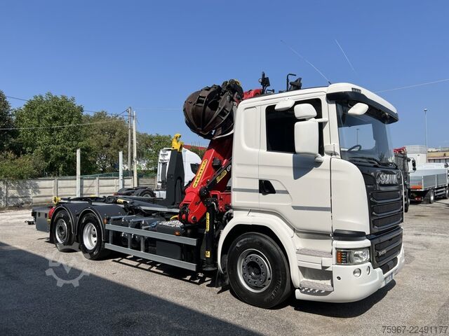 क्रेन के साथ स्कार्रबिल ट्रक SCANIA G490