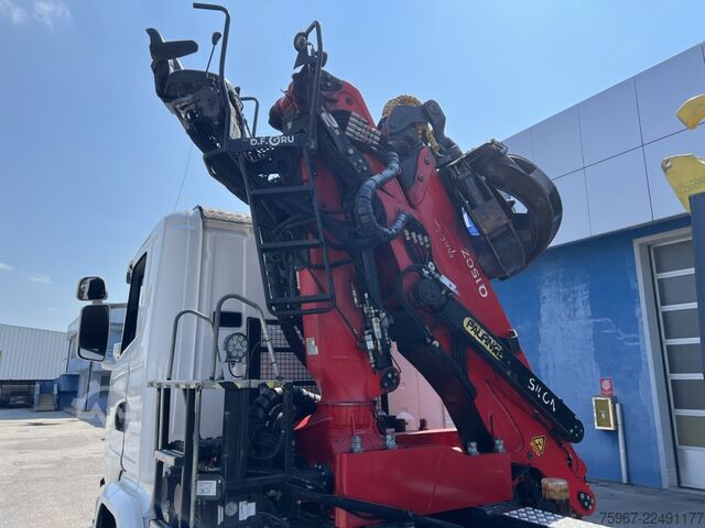 क्रेन के साथ स्कार्रबिल ट्रक SCANIA G490