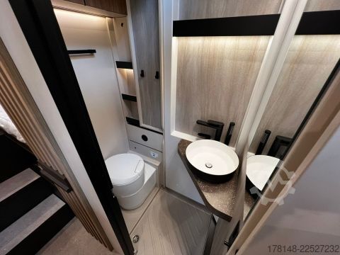 Yarı entegre karavan Bürstner Signature SFT 7.0