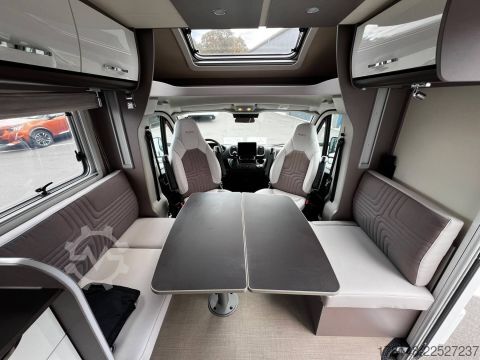 Yarı entegre karavan Bürstner Lyseo TD 727 G