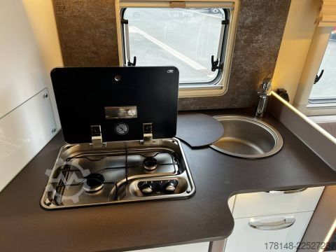 Yarı entegre karavan Bürstner Lyseo TD 727 G