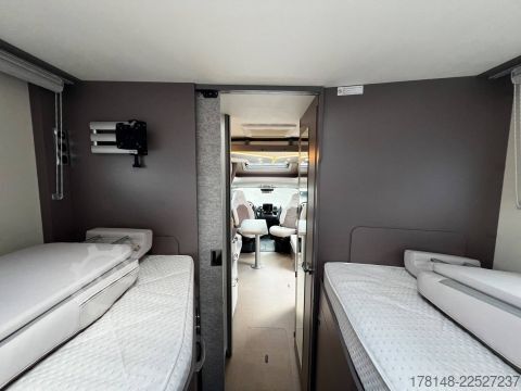 Yarı entegre karavan Bürstner Lyseo TD 727 G