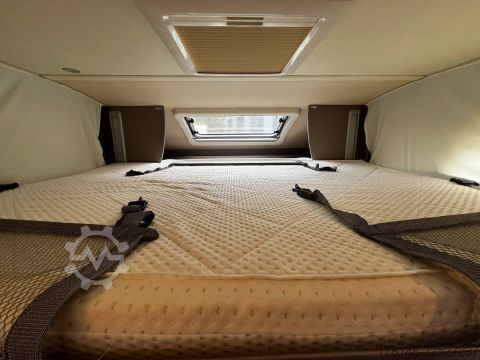 Yarı entegre karavan Bürstner Lyseo TD 727 G