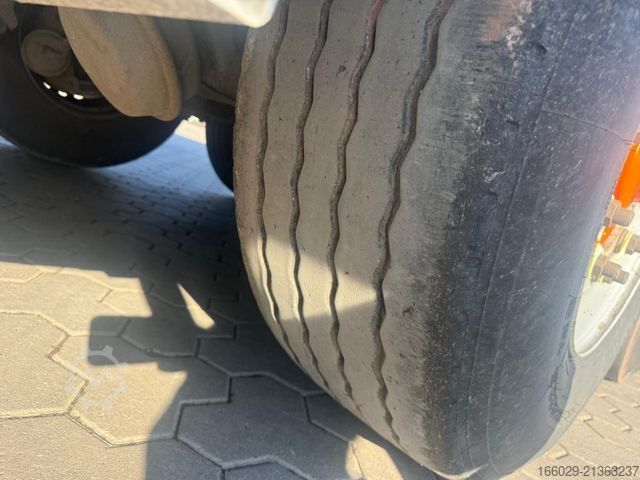 Ikäyvä lattiasemitraileri KNAPEN K100 Schubboden 92m³ 10mm Boden Top Zustand