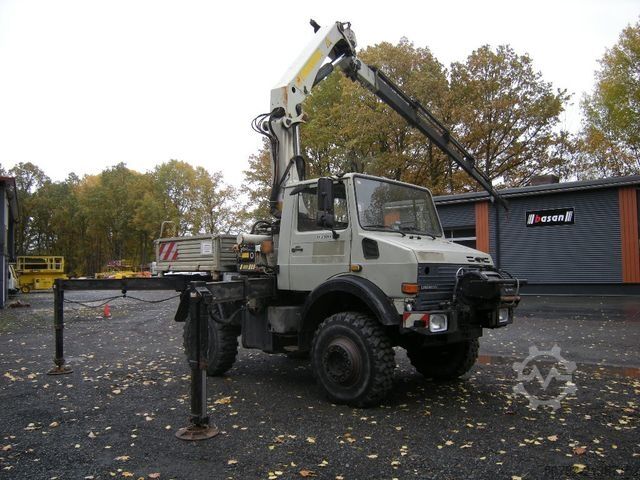 ফ্ল্যাটবেড ট্রাক MERCEDES-BENZ Unimog U2100 mit Kran Palfinger PK14500D