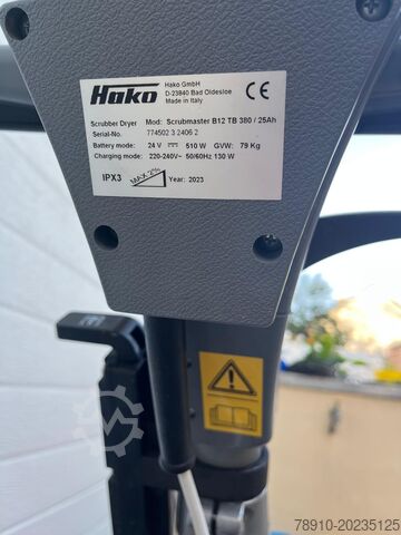 Padlótisztító gép Hako Scrubmaster B12
