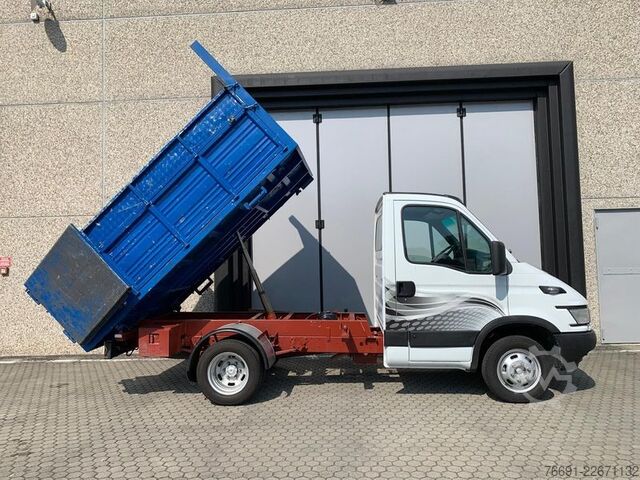 Furgonçinë me kiper Iveco Daily 35 - Ribaltabile Trilaterale