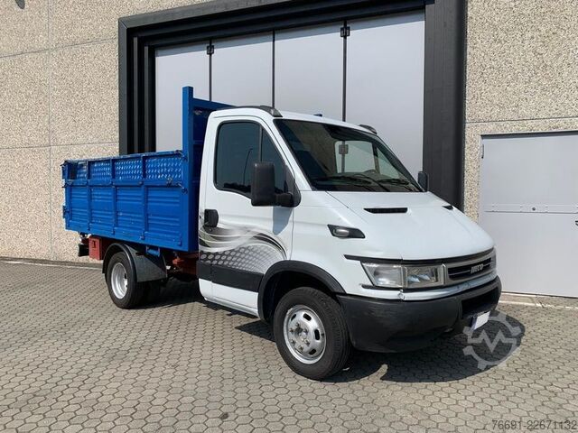 Furgonçinë me kiper Iveco Daily 35 - Ribaltabile Trilaterale