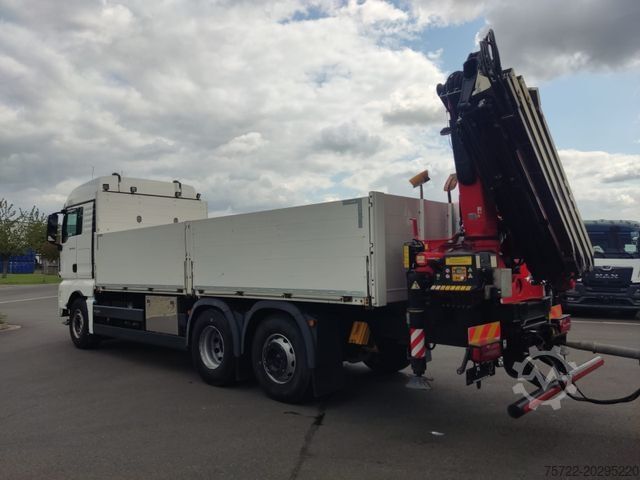 Platós teherautó MAN TGX 26.510 6x2-4 Baustoff-Zug mit Fassi F235