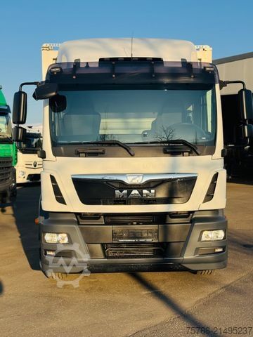 Вантажівка для напоїв MAN TGM 18.290 / LBW / 2 x AHK / 15 PAL