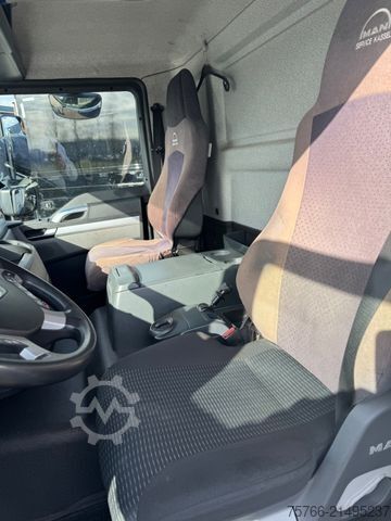 Вантажівка для напоїв MAN TGM 18.290 / LBW / 2 x AHK / 15 PAL