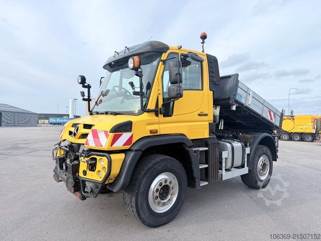 Pašizgāzējs kravas automašīna UNIMOG U serie 427 4x4 Tipper / Kipper / Hydrostat