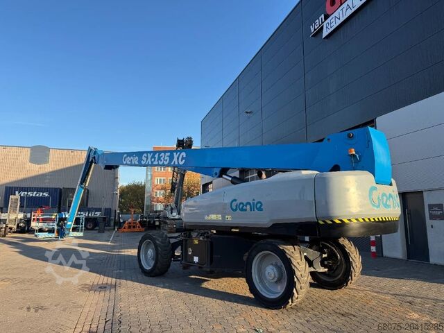 Teleskopska platforma Genie SX 135 XC