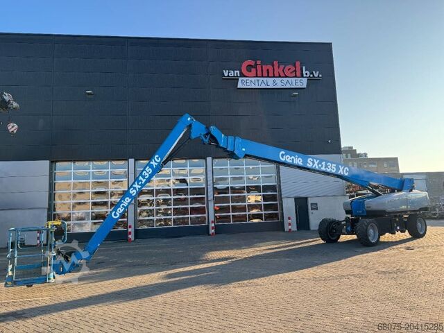 Teleskopska platforma Genie SX 135 XC