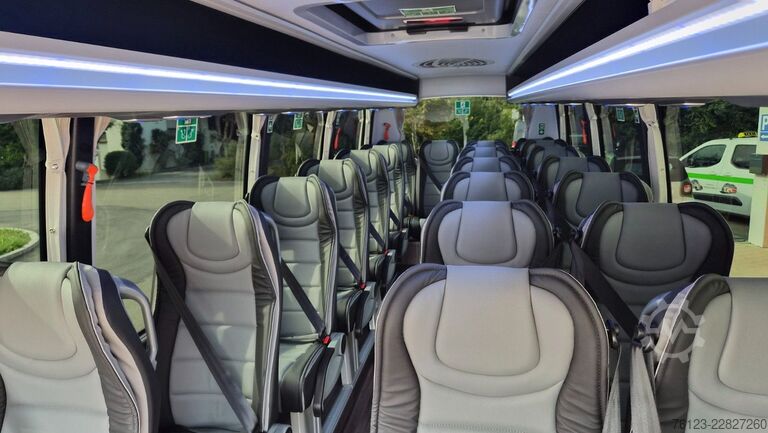 Minibus MERCEDES-BENZ 519 Sunset S 4 Ferqui Lagerfahrzeug Stock