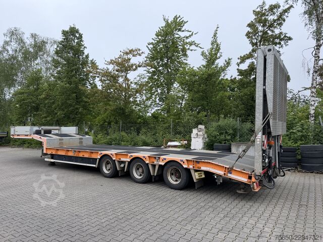 Nízkoložný návěs Humbaur HTS30  3 Achs Satteltieflader, neuwertig