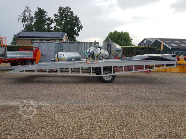 Car transporter  mobiele  Aagomac slootbrug