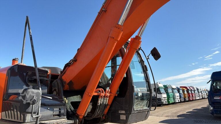 Crawler excavator Hitachi ZX250LCH-5A (AIRCO / 6.868 HOURS / BELGIAN MACH...
