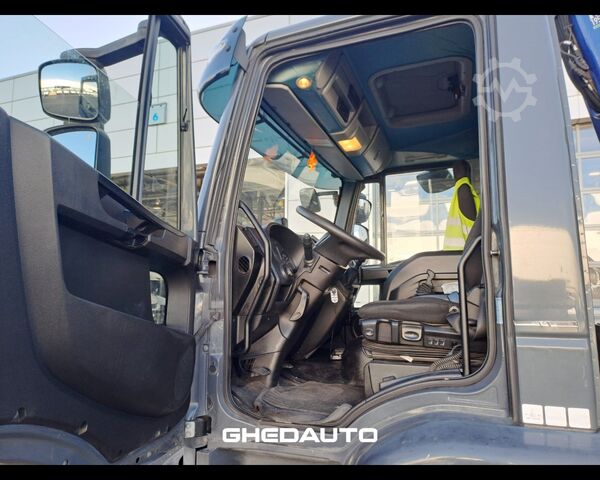 Tractor estándar IVECO EUROCARGO 180E28 CON GRU PM E CASSONE FISSO
