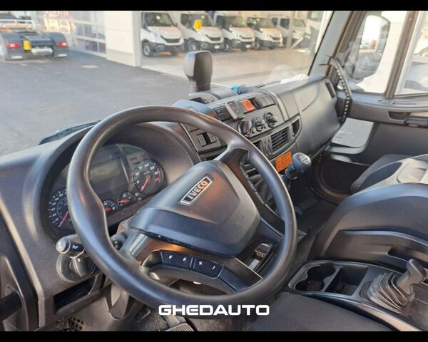 Tractor estándar IVECO EUROCARGO 180E28 CON GRU PM E CASSONE FISSO