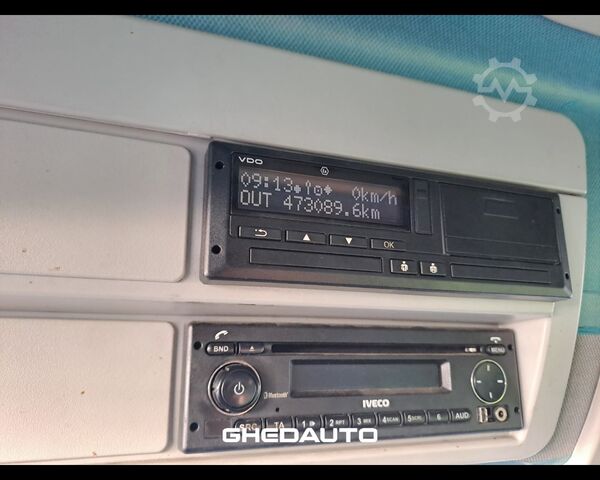 Standard trekkvogn IVECO EUROCARGO 180E28 CON GRU PM E CASSONE FISSO