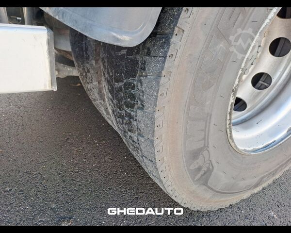 Standard trekkvogn IVECO EUROCARGO 180E28 CON GRU PM E CASSONE FISSO