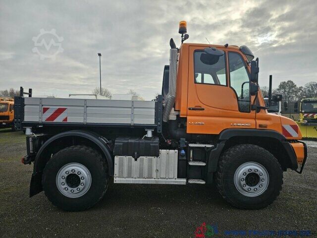 Specializētais kravas auto Unimog U423 Front Zapfwelle + Arbeitsplatte + EasyDrive