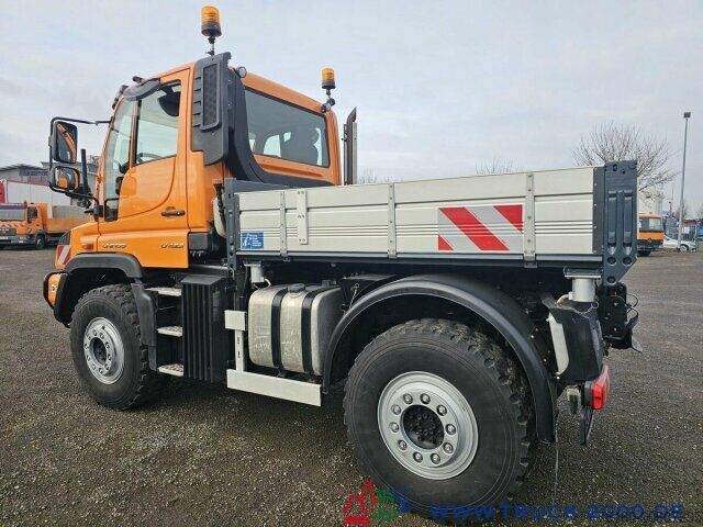 Specializētais kravas auto Unimog U423 Front Zapfwelle + Arbeitsplatte + EasyDrive