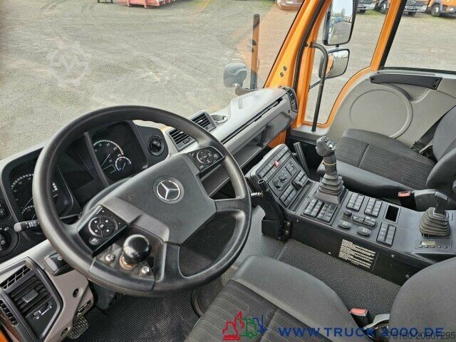 Specializētais kravas auto Unimog U423 Front Zapfwelle + Arbeitsplatte + EasyDrive
