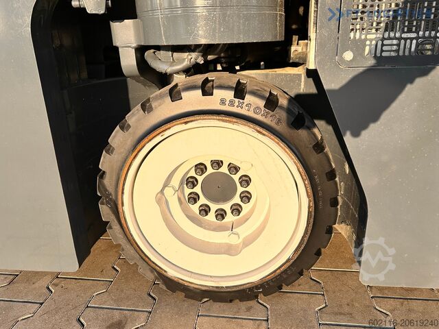 4 向叉车 Combilift C3000CB / LPG / TRIPLEX - 4900MM / LPG