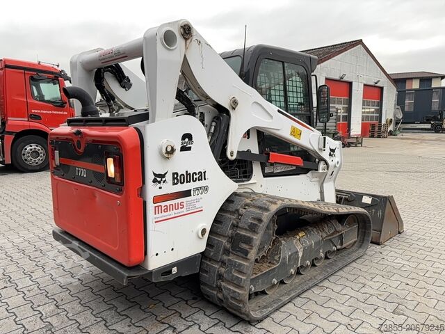 Компактний гусеничний навантажувач Bobcat t770 with 2013 Bobcat 108 Grader Attachment