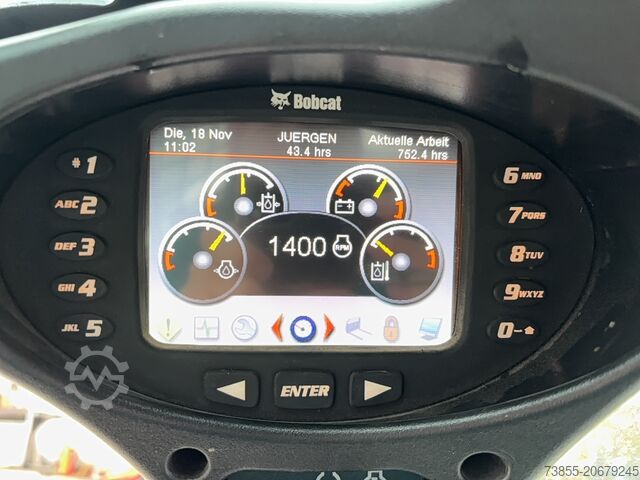 Компактний гусеничний навантажувач Bobcat t770 with 2013 Bobcat 108 Grader Attachment