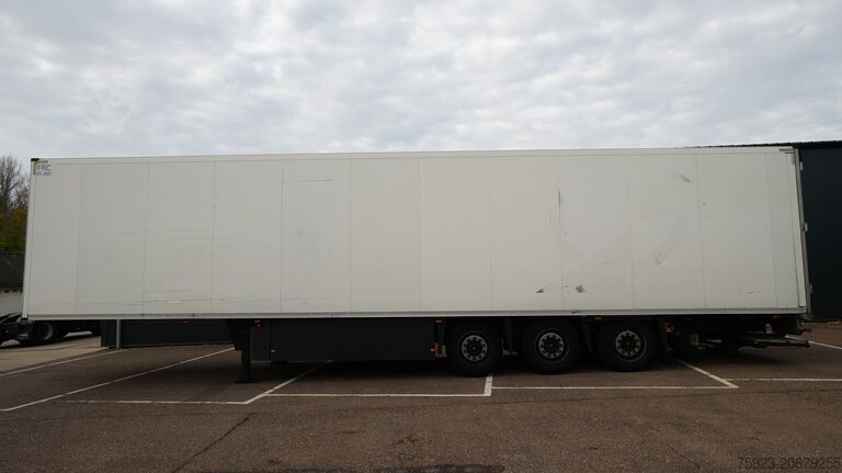 การขนส่งแช่เย็น/แช่แข็ง Schmitz Cargobull 3 AXLE FRIGO TRAILER WITH CARRIER VECTOR
