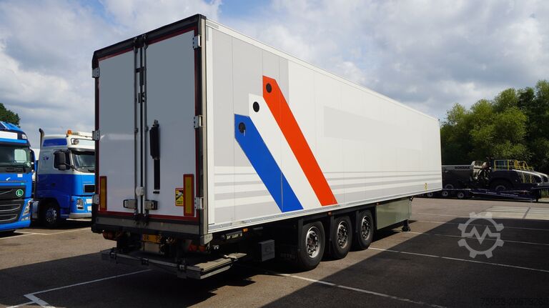 การขนส่งแช่เย็น/แช่แข็ง Schmitz Cargobull 3 AXLE FRIGO TRAILER WITH THERMO KING SLX I BI-...
