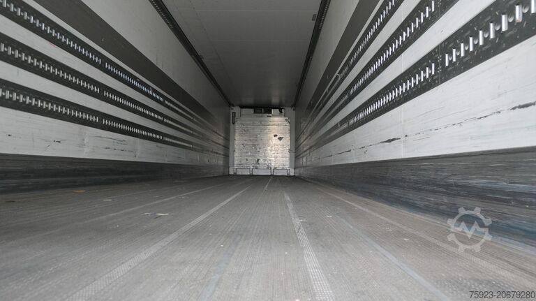 การขนส่งแช่เย็น/แช่แข็ง Schmitz Cargobull 3 AXLE FRIGO TRAILER