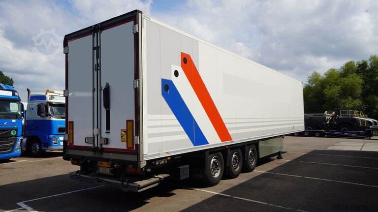 การขนส่งแช่เย็น/แช่แข็ง Schmitz Cargobull 3 AXLE FRIGO TRAILER WITH THERMO KING SLX I BI-...