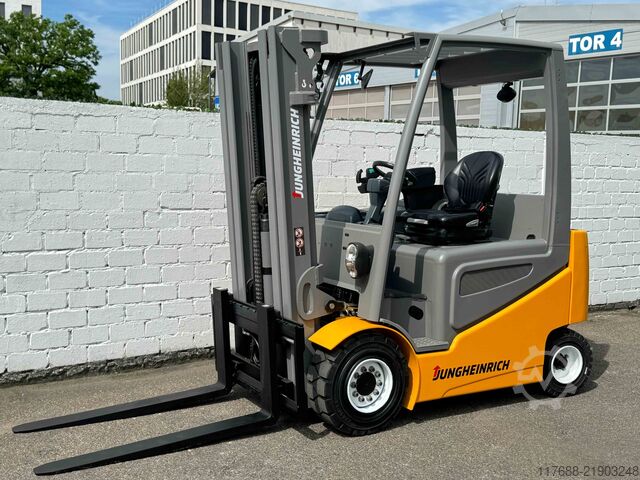 Electric 4-wheeler Jungheinrich EFG 425k - Service Neu - nur 4670 Std Batterie 85%