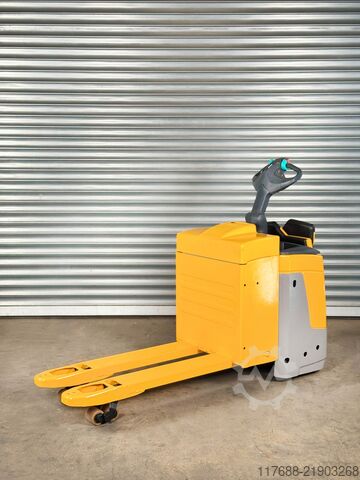 Відсутність водія палетної вантажівки Jungheinrich ERE 125 - Service Neu - 2049Std. - Batterie 80%