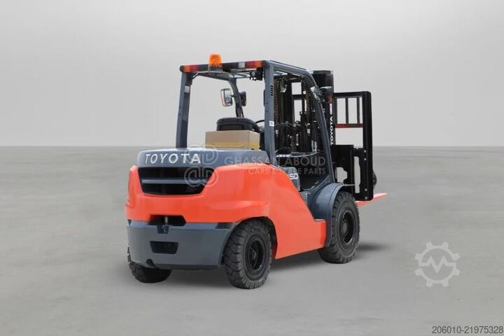 Gaffeltruck Toyota 8FD50N 5 Tons Diesel 3 Stage Forklift